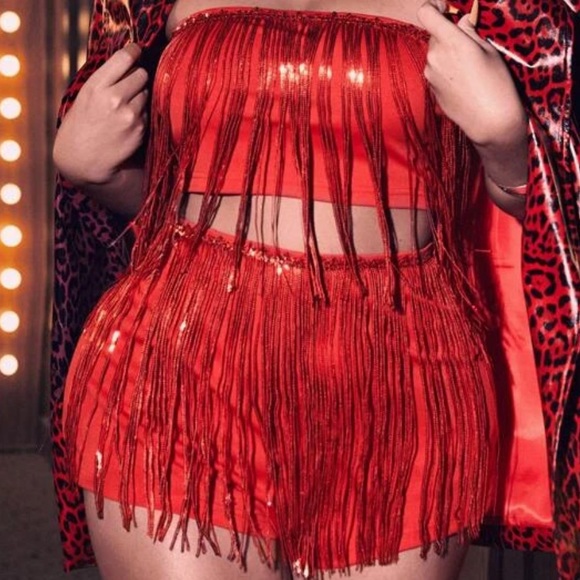 Red fringe two piece - Picture 1 of 1
